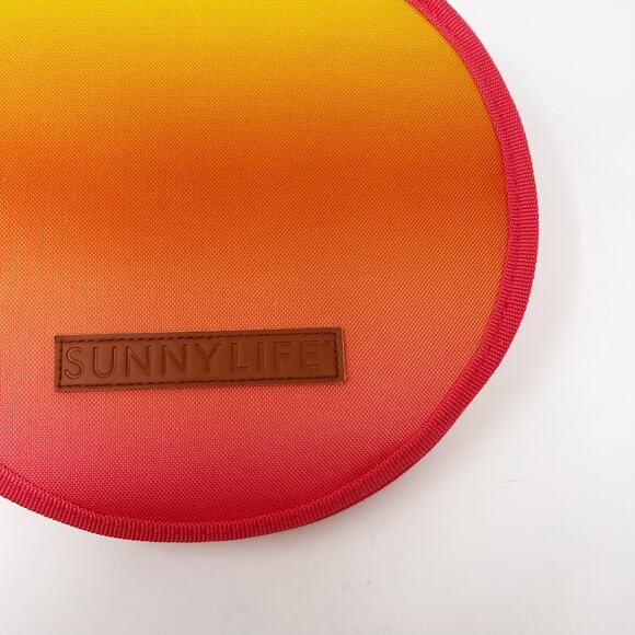 New Sunnylife Lovers Picnic Set In Malibu FabFitFun Outdoor Plates Utensils - Picture 4 of 10